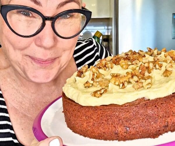 Carrot and walnut cake cooked