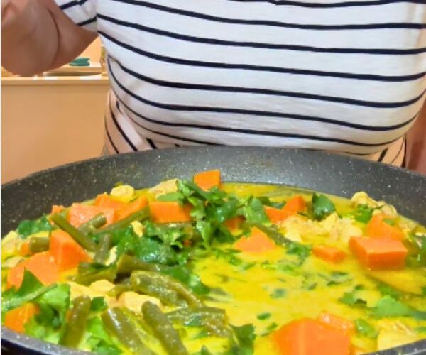 Thai Green Chicken and Vegetable Curry cooking