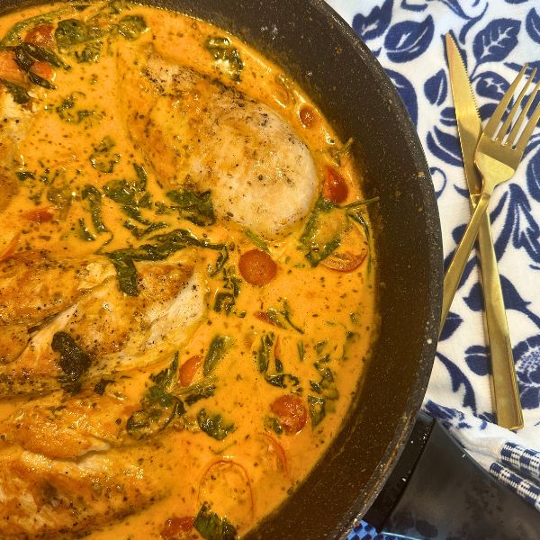 Creamy Tuscan Chicken served Creamy Tuscan Chicken served in pot