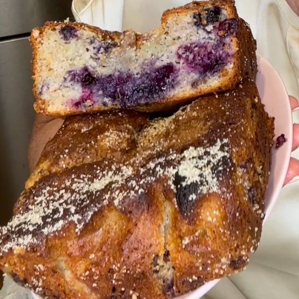 Lemon and Blueberry cake Lemon and Blueberry cake cut