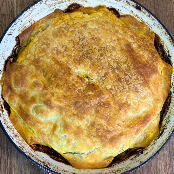 Beef and vegetable pot pie Beef and vegetable pot pie cooked in pan