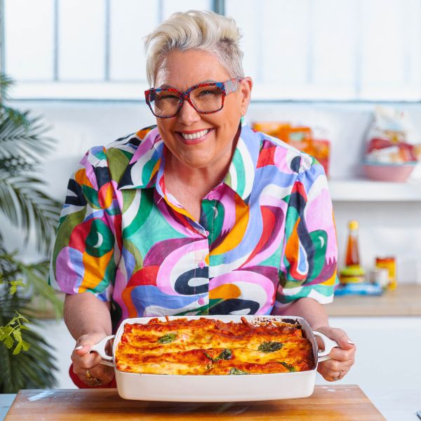 Pesto Cannelloni holding Pesto Cannelloni served and Steph holding