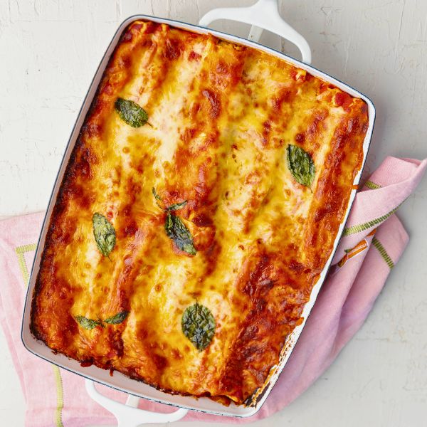 Pesto Cannelloni Pesto Cannelloni served in dish