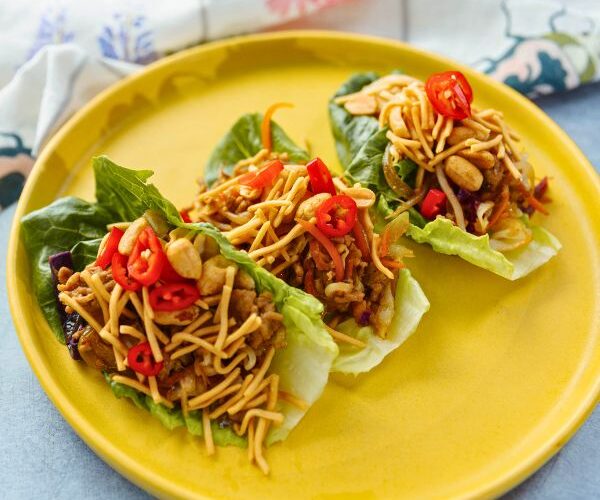San Choi Bow on plate