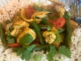 quick chicken curry served
