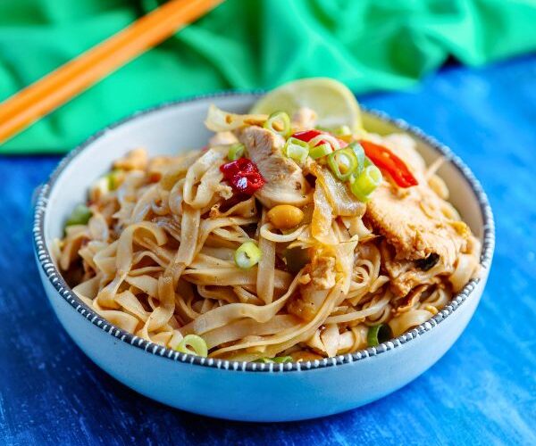 Chicken Pad Thai served