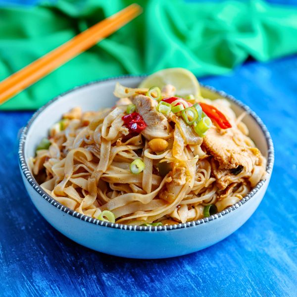 Chicken Pad Thai served